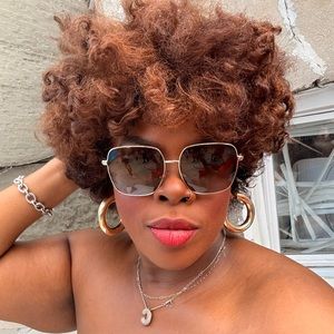 Meet your Posher, Crystal